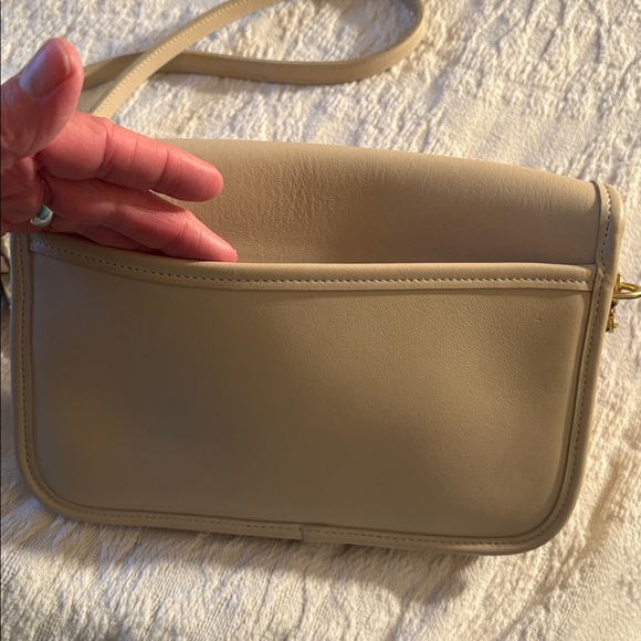 Vintage Coach Beige Leather flap pocket convertible Crossbody Bag - Picture 4 of 4